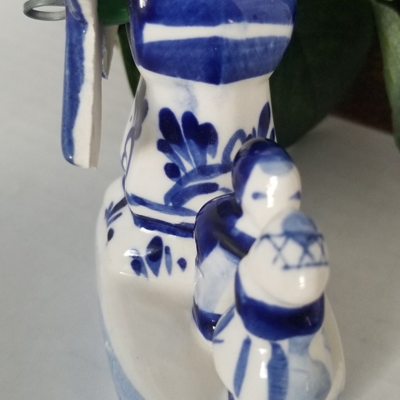 Vintage Handpainted Delft Holland Kissing Boy & Girl Blue/White Windmill Figure - Picture 3 of 7